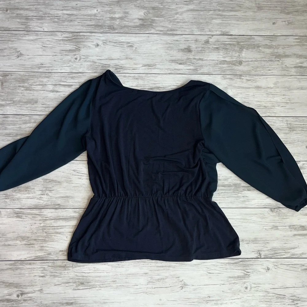 Deletta Black Top Size Medium - Picture 2 of 3